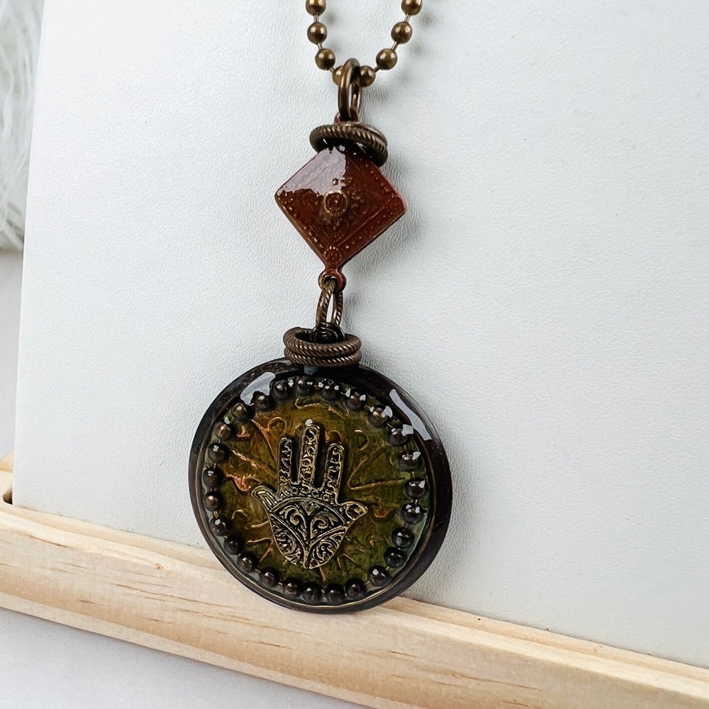 Gorgeous, bohemian chic, hand, zen pendant necklace - Picture 3 of 8